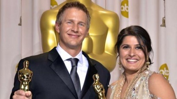 Pakistani wins Oscar for “Saving Face”