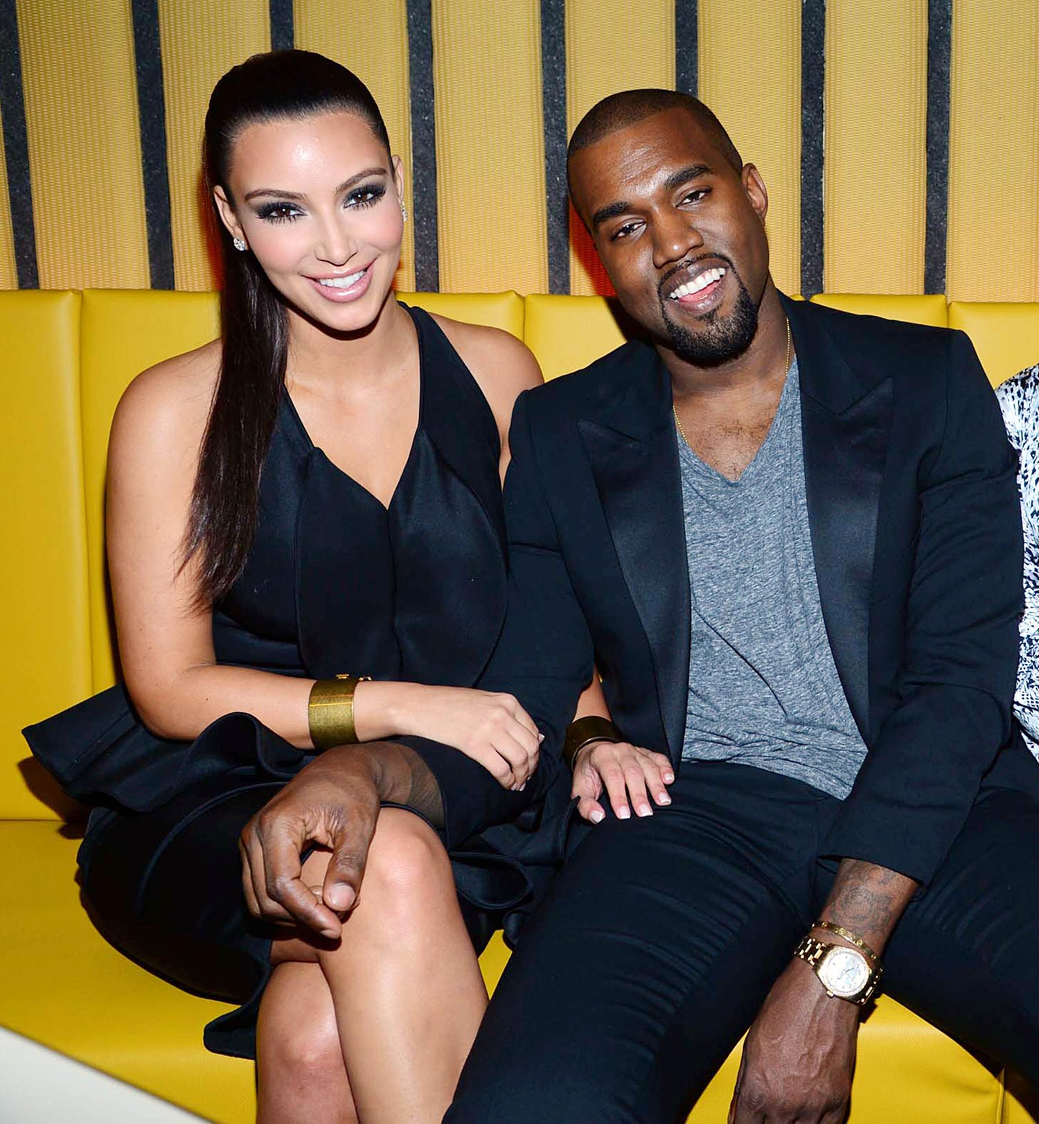 Kim Kardashian & Kanye West gets cozy