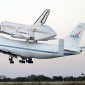 The Shuttle Discovery is on way to Washington