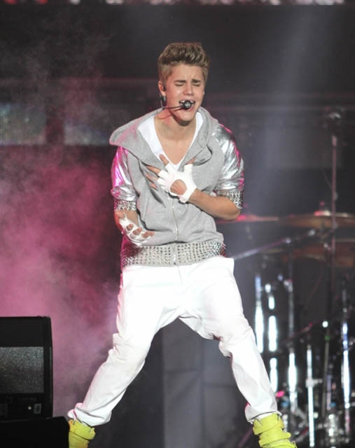 Justin Bieber Performs in Mexico City
